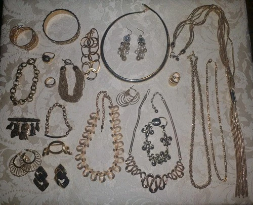 Vintage Mod Designer Mixed Lot 20+ Pieces Gold Plated / Tone Costume Jewelry
