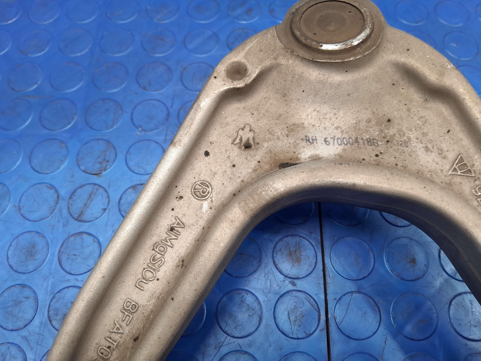 14-24 Maserati Ghibli Front Upper Control Arm Right Passenger Side OEM 670004186