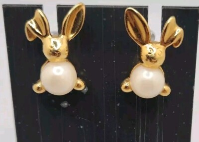 Avon Vintage Gold Tone Easter Pearly Bunny Rabbit Faux Pearl Belly Earrings