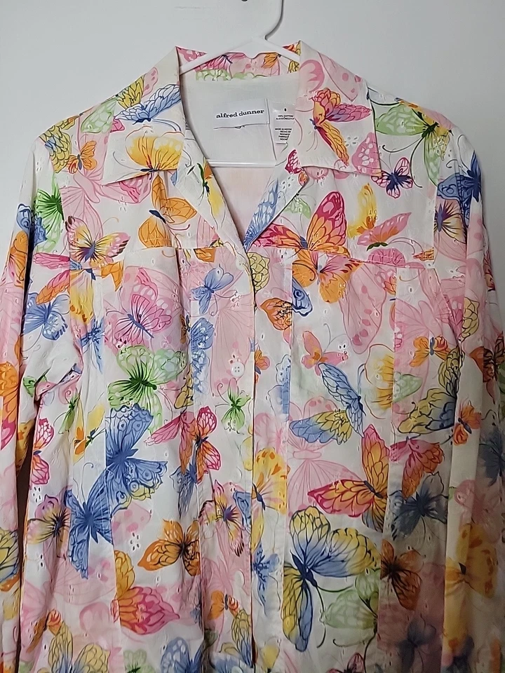Cazadora abotonada Alfred Dunner algodón pastel mariposa LS para mujer talla 8 Foto 2 de 4