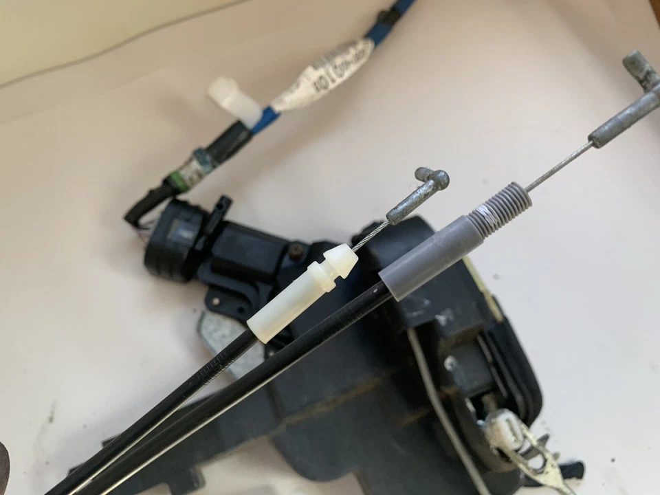 Cerradura puerta pasajero delantero Lexus LX470 2003-2007 OEM Foto 2 de 3