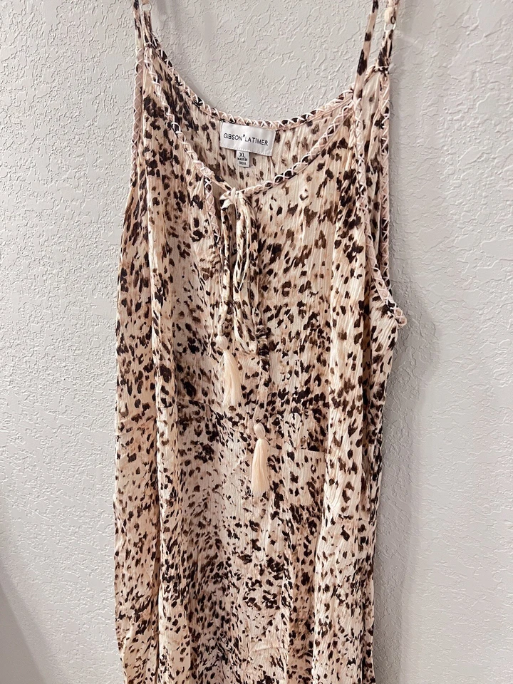 Maxi vestido sin solero Gibson Latimer para mujer con estampado animal borlas marrón tostado Foto 3 de 4