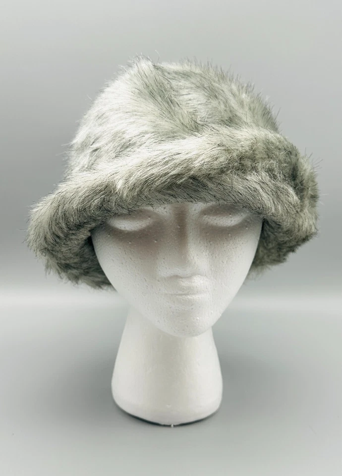 Sombrero cubo vintage de piel sintética hecho en Inglaterra retro boho plateado gorra de invierno Foto 2 de 4