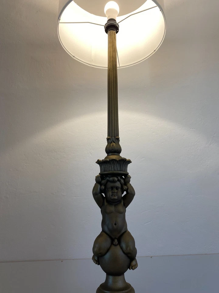 Lámpara de pie estilo antiguo de madera tallada - pátina dorada, pantalla blanca, 67 pulgadas, 170 cm Foto 2 de 4