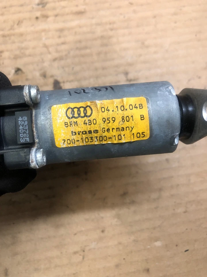 AUDI A6 1998-2005 MOTOR ELEVALUNAS TRASERO IZQUIERDO LADO DEL CONDUCTOR 4B0959801B Foto 2 de 3
