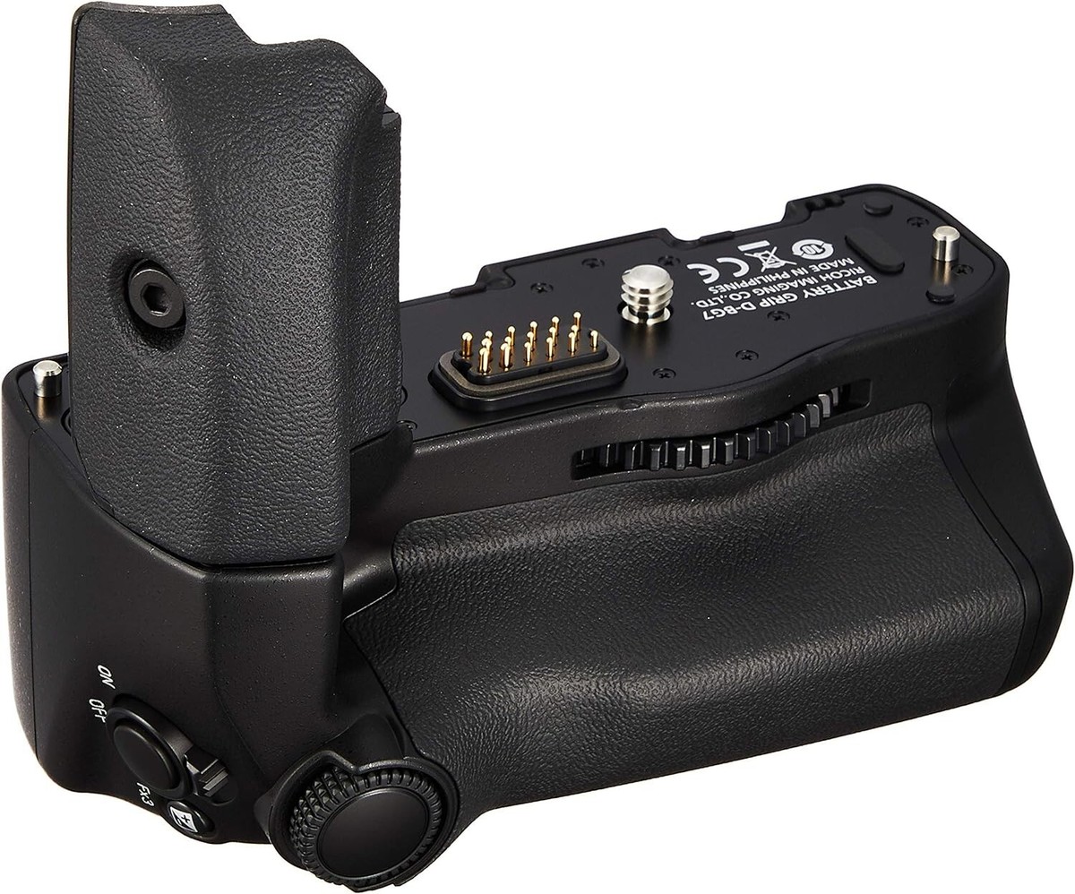 バッテリーグリップ　D-BG7  pentax kp Amazon.com : Pentax D-BG7 Kp Battery Grip, Compact, Black