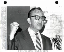 1970 Press Photo Ex-District Judge G. Harrold Carswell campaigning for Senate