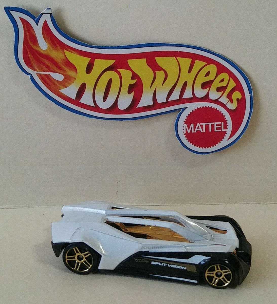 HOT WHEELS SPLIT VISION TRACK STAR SERIES #066 WHITE/BLACK