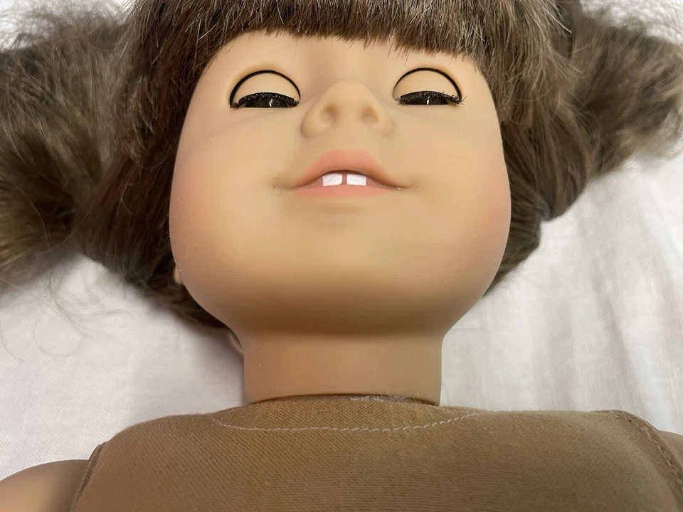 American Girl Doll Molly Mcintire Red/White Pajamas Robe Slippers Brush Glasses - Image 2 of 4