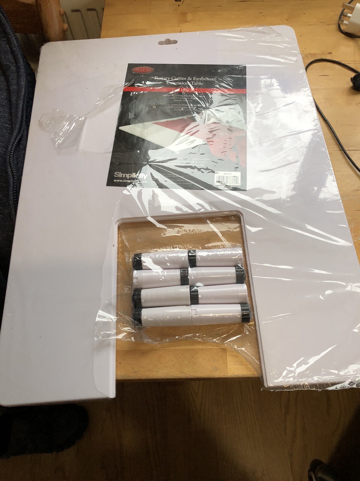 Simplicity 12 Needle Deluxe Felting Machine. Boxed with Extension table