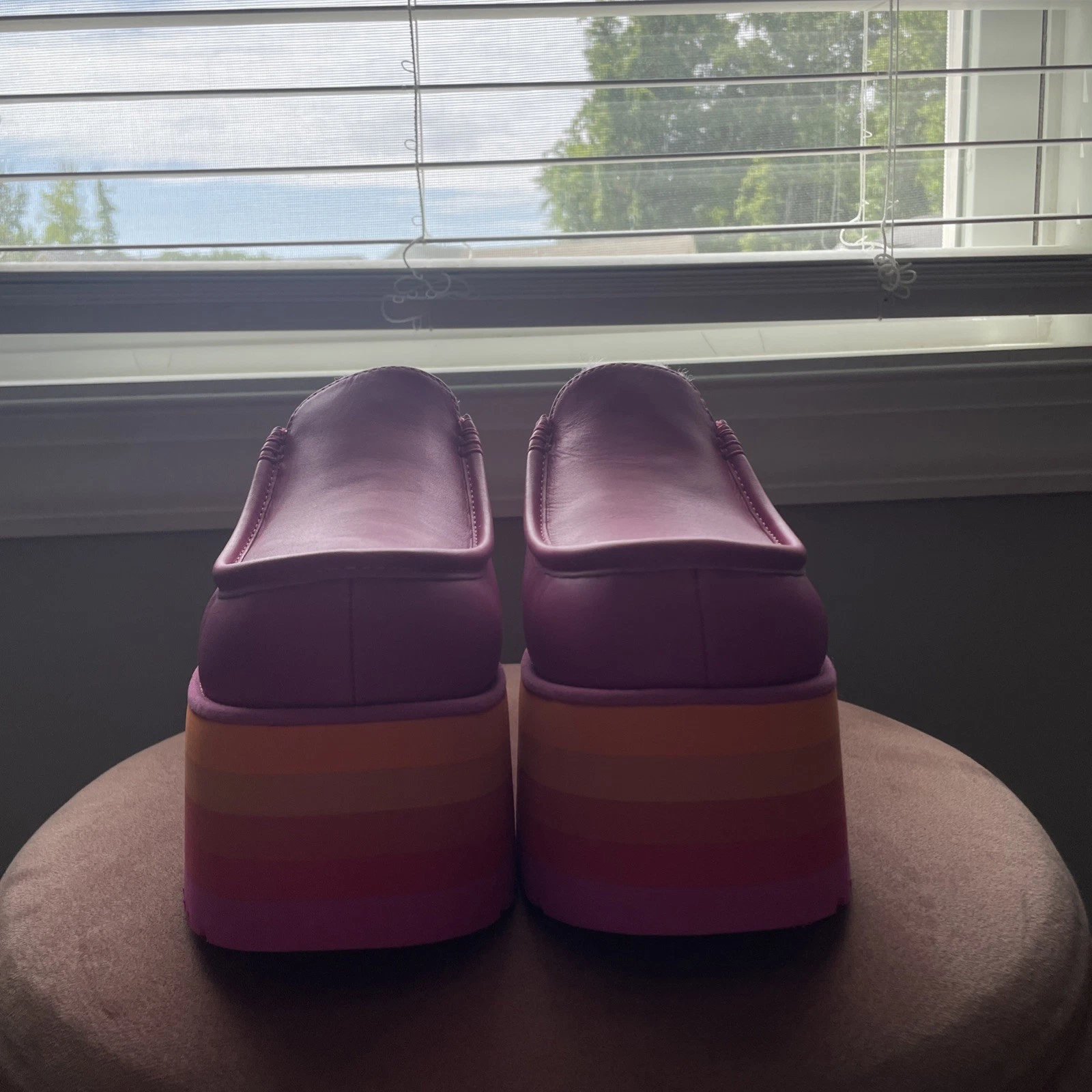 UGG URSEEN PLATFORM RASPBERRY MULTI LEATHER WOOL ALL GENDER M7/W8Shoes Unisex
Opens in a new window