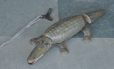 Vintage Colorful Crocodile Wind Up Litho Tin Toy , Japan 