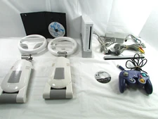 Nintendo Wii RVL-001 (USA) 2006 White Console Bundle Controller Steering Wheels