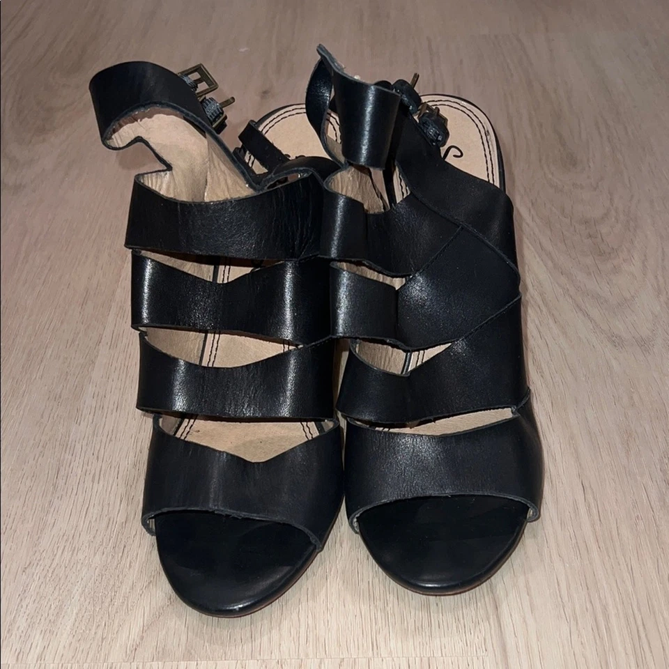 Espléndidos tacones negros elegantes para mujer talla 8 Foto 2 de 4