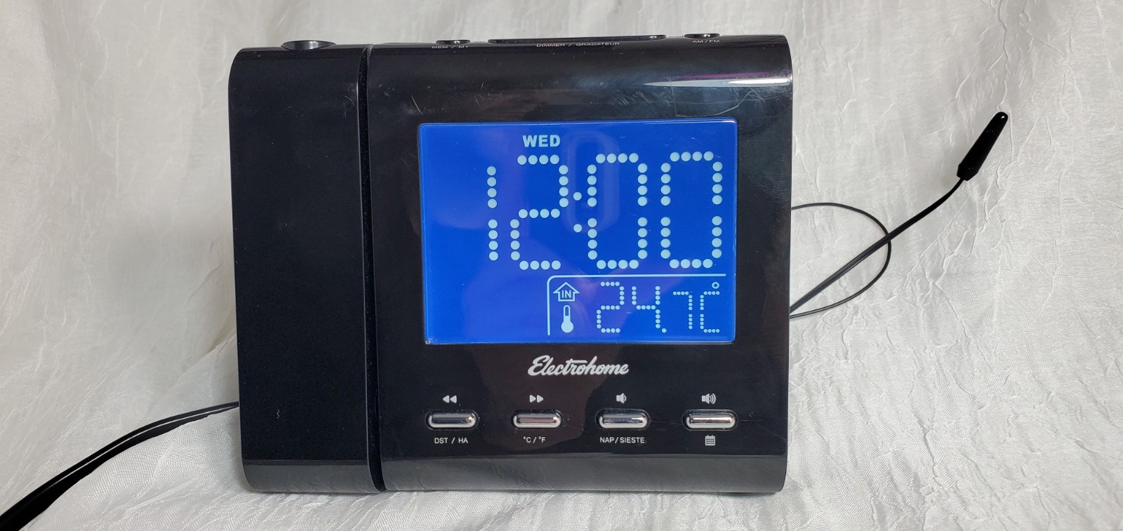 Electrohome Projection Alarm Clock With Am Fm Radio Battery EAAC601 Home Décor