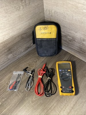 FLUKE 179 TRUE RMS MULTIMETER W/ LEAD SET- SHIPS FAST (TESTED)