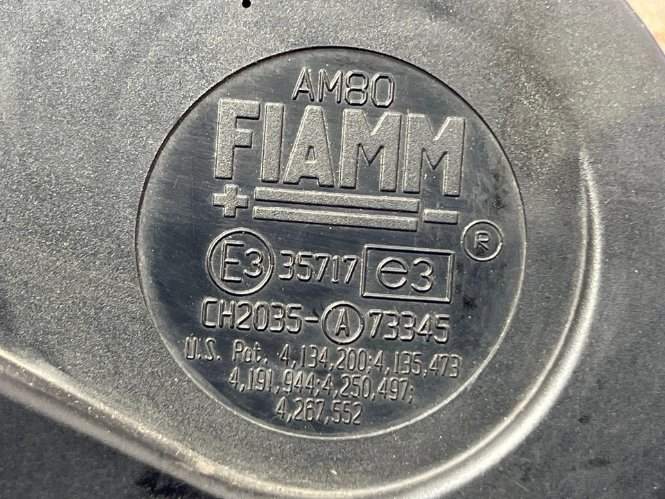 Conjunto de bocina de nota baja Mitsubishi Eclipse 2000-2005 original OEM 8211A020 Foto 2 de 4