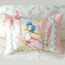 MINIATURE DOLLHOUSE 1:12  JEMIIMA PUDDLE DUCK FROM BEATRIX  POTTER- CUSC.070