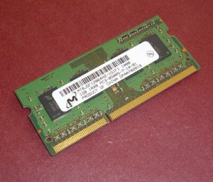 Micron 1GB DDR3 RAM Speichermodul 204 Pin PC3-8500 PC3-8500S MT8JSF12864HZ 1rx8