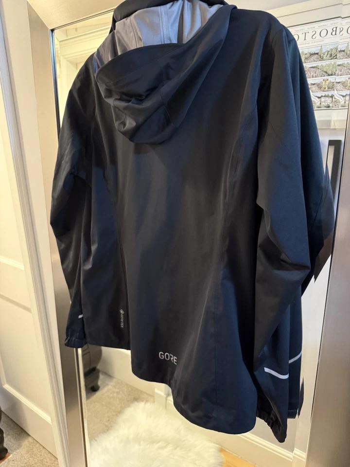 Chaqueta impermeable para mujer GORE negra. Talla L Foto 3 de 4