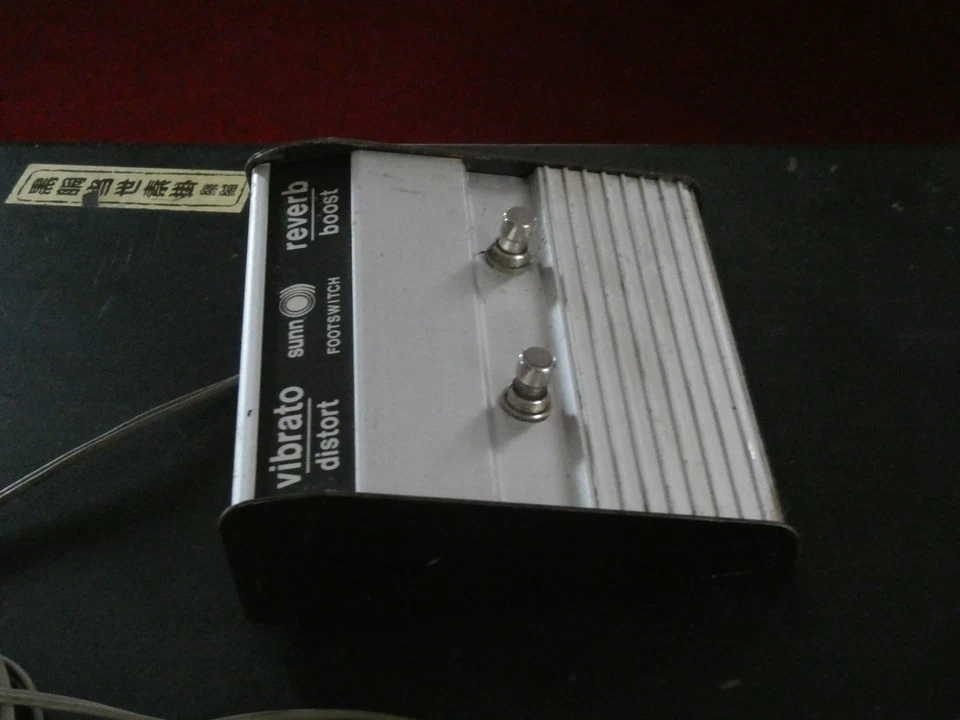 Distorsión de vibrato SUNN original / Reverb Boost / Interruptor de pie Foto 4 de 4