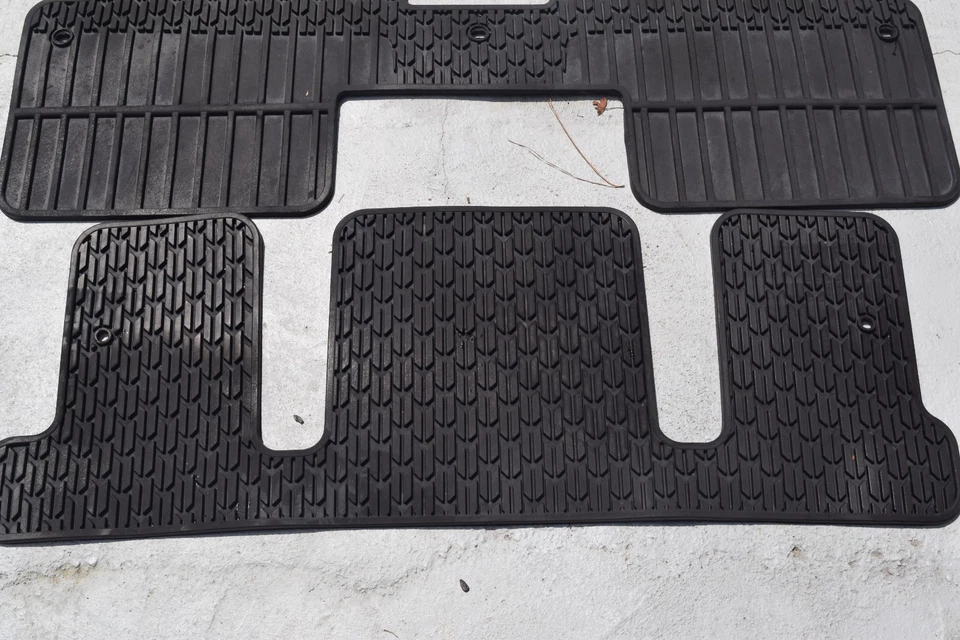2011 2012 2013 2014 2015 Chevrolet Traverse Black All Weather Rubber Floor Mats - Image 2 of 4