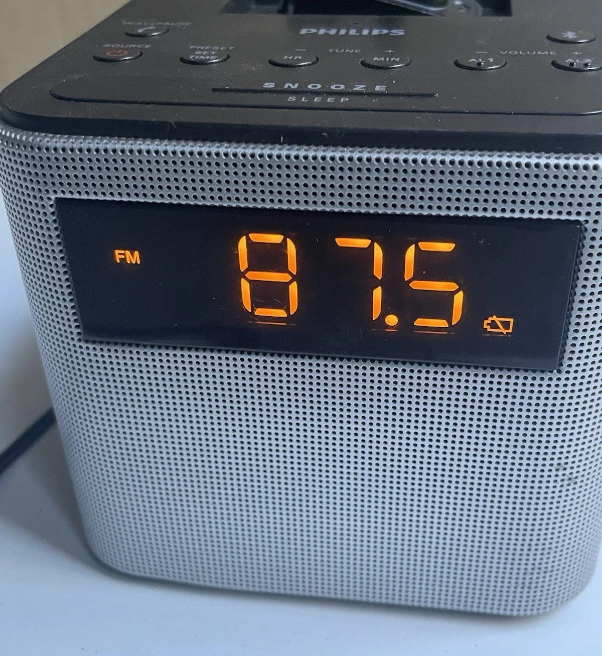 Philips FM Dual Alarm Clock Radio Bluetooth speaker Type AJT3300/37. Tested