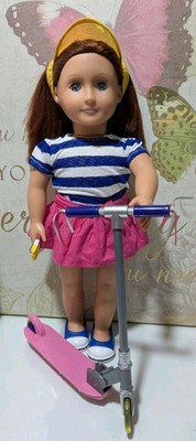 UNSERE GENERATION 18 ZOLL PUPPE ''TO CUTE TOO SCOOT'' OUTFIT GESCHENKVERPACKT 