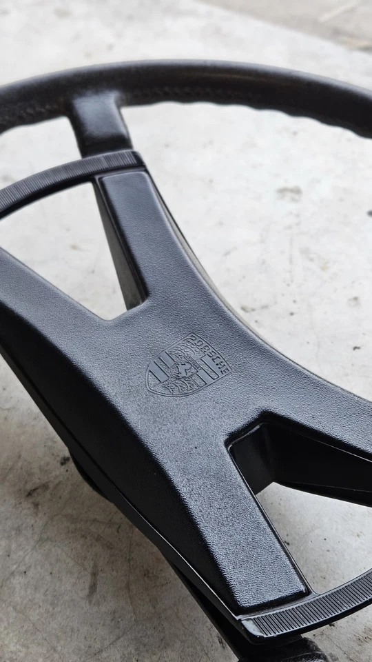 Volante Porsche OEM 911 69-73 400 mm sin restaurar con fecha 4/72 Foto 2 de 4