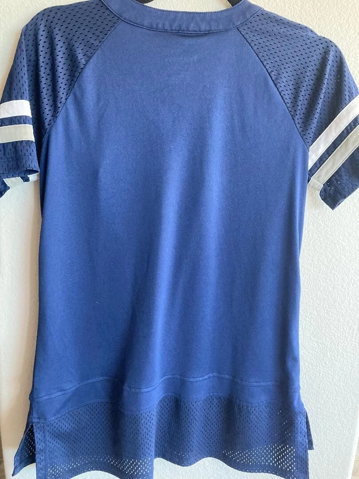 Camiseta New England Patriot Mediana, Damas, ¡con elegante calcomanía Patriot con tachuelas! Foto 3 de 4