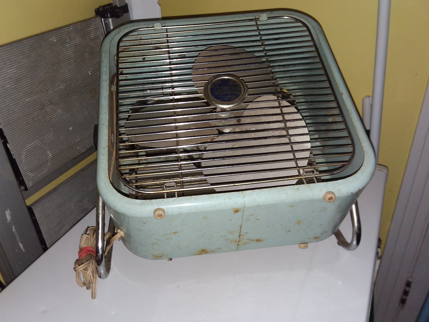 VINTAGE MINI WINDSOR METAL BOX FAN eBay