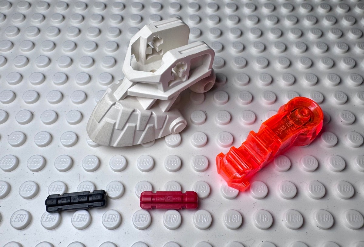 LEGO Bionicle Head Connector Piraka 53565pb01 & Light-Up Brain