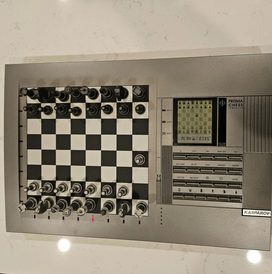 Computadora de ajedrez Saitek Kasparov Prisma - Raro juego en caja - Completa y funcionando Foto 2 de 4