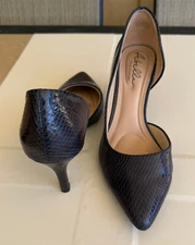ABELLA TRUE COMFORT WOMEN'S SHOES. SIZE: 9.5  POINTED-TOE SNAKESKIN PATTERN