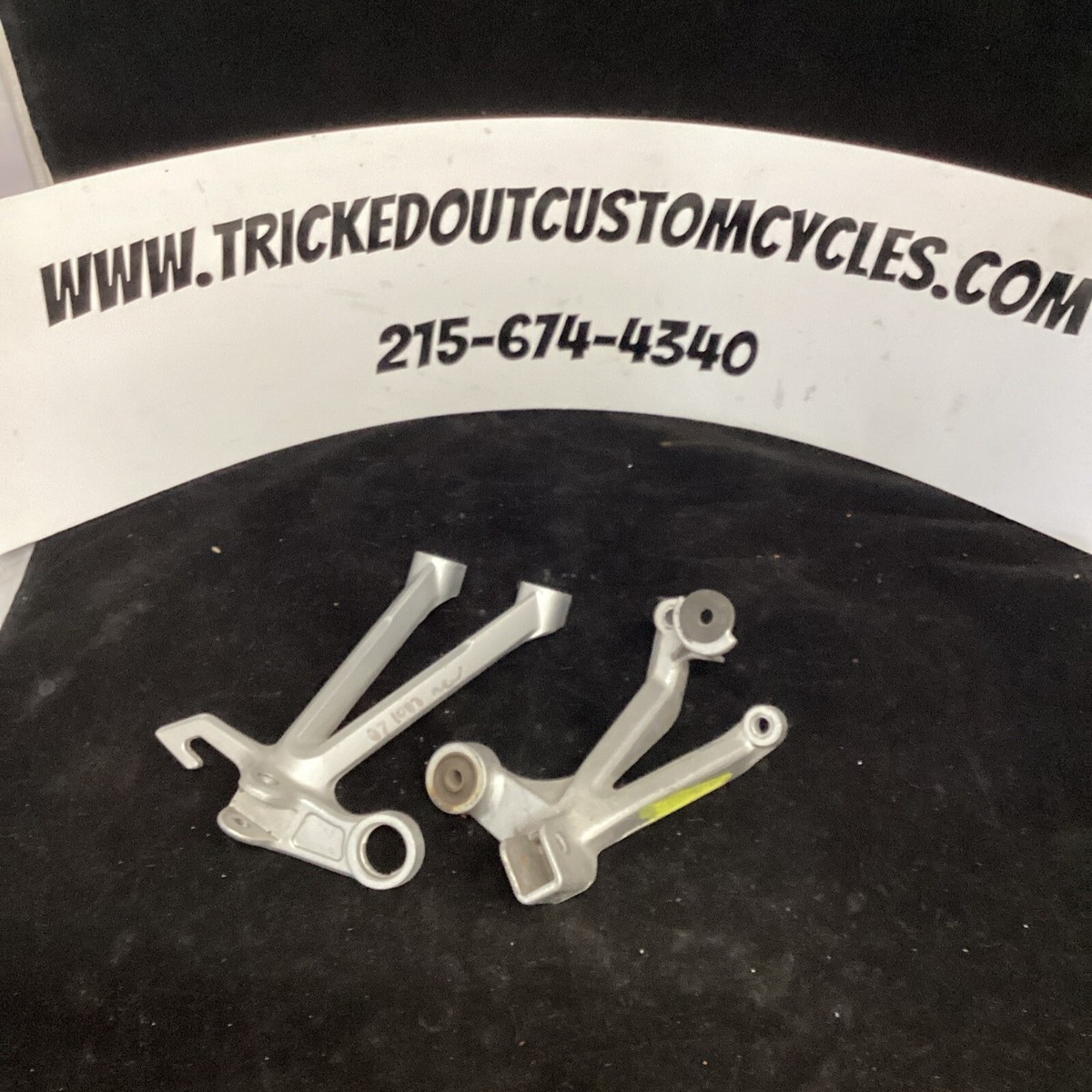 えのの Suzuki GSXR 1000 Factory Rear Footrest Bracket, Factory Pair