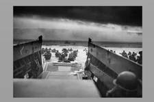 1944 D Day Invasion PHOTO US Soldiers Landing Under Machine Gun Fire FRANCE