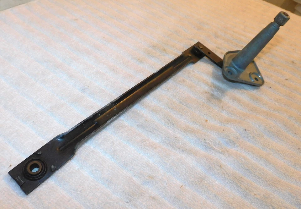 1967-1972 Ford F100 F250 F350 F500 F700 NOS LH СТЕКЛООЧИСТИТЕЛЬ МОНТАЖНЫЙ РЫЧАГ И ПОВОРОТНЫЙ ВАЛ - Изображение 2 из 4