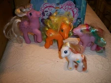 HASBRO  "MY LITTLE PONY"  LOT OF 4 + LUNCH BOX