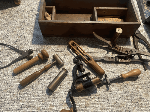 LARGE Lot of Antique lot of reloading tools, bullet molds, measure, handmade box - Picture 10 of 15
