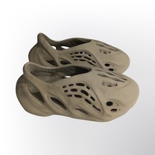 Yeezy Foam Runner Size 6  Women  s 7 