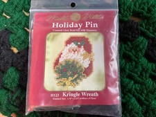 Mill Hill Cross Stitch Glass Bead kit w Treasure Holiday Pin Kringle Wreath H123