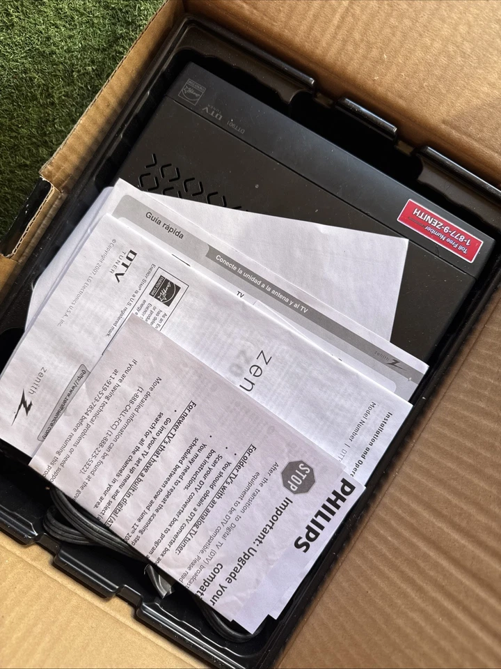 Zenith Digital TV Tuner Converter Box w/ Manual, Model DTT901 - Image 2 of 3