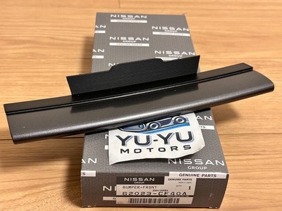 Nissan Original 350Z 06-08 Front Center Bumper Cover Spacer 62023-CF40A OEM JDM