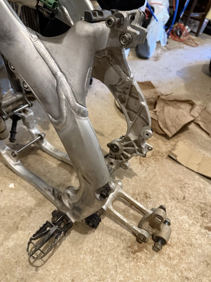 Cuadro Kawasaki Kx250f 2011 11-13 con cables y radiadores Foto 4 de 4