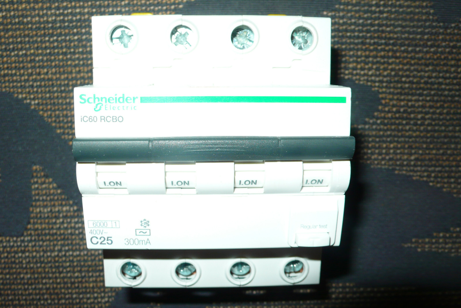 Disjoncteur différentiel 4P 25A Schneider A9D55425 haute durabilité