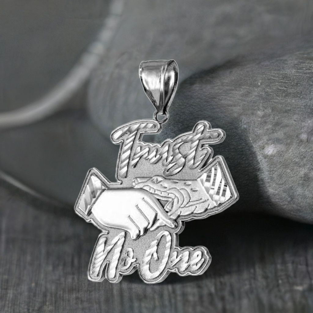 Colgante de hip-hop de plata de ley TRUST NO ONE