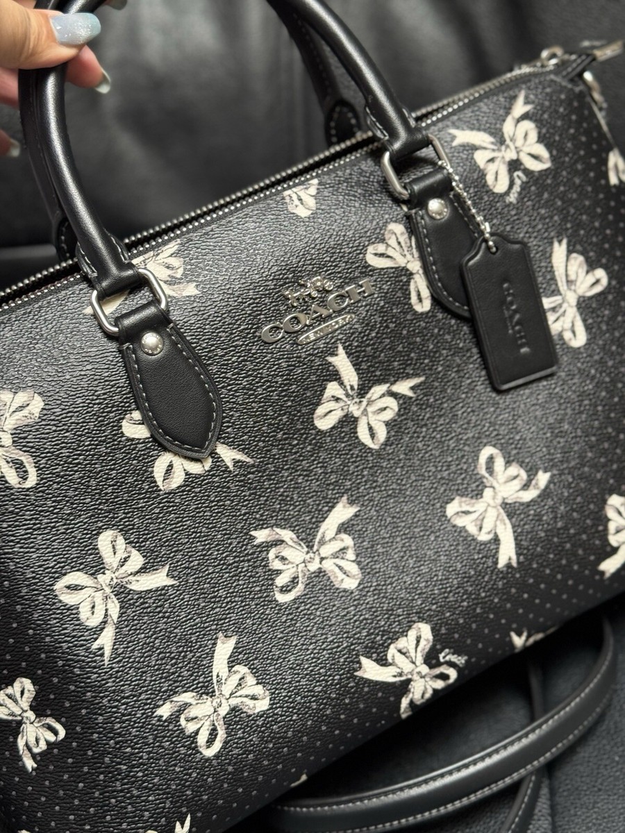 【関税込】 グラフィックフード - ブラック NWT Coach CAA76 Georgia Satchel Bag w Bow Print Coated