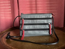 VTG Retro ili New York Gray/Red/Black leather zipper crossbody. Red lining Y2K