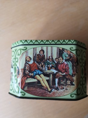 Vintage Nuttall Rileys verschiedene Toffees Dose grün mit abgebildeten nostalen Szenen