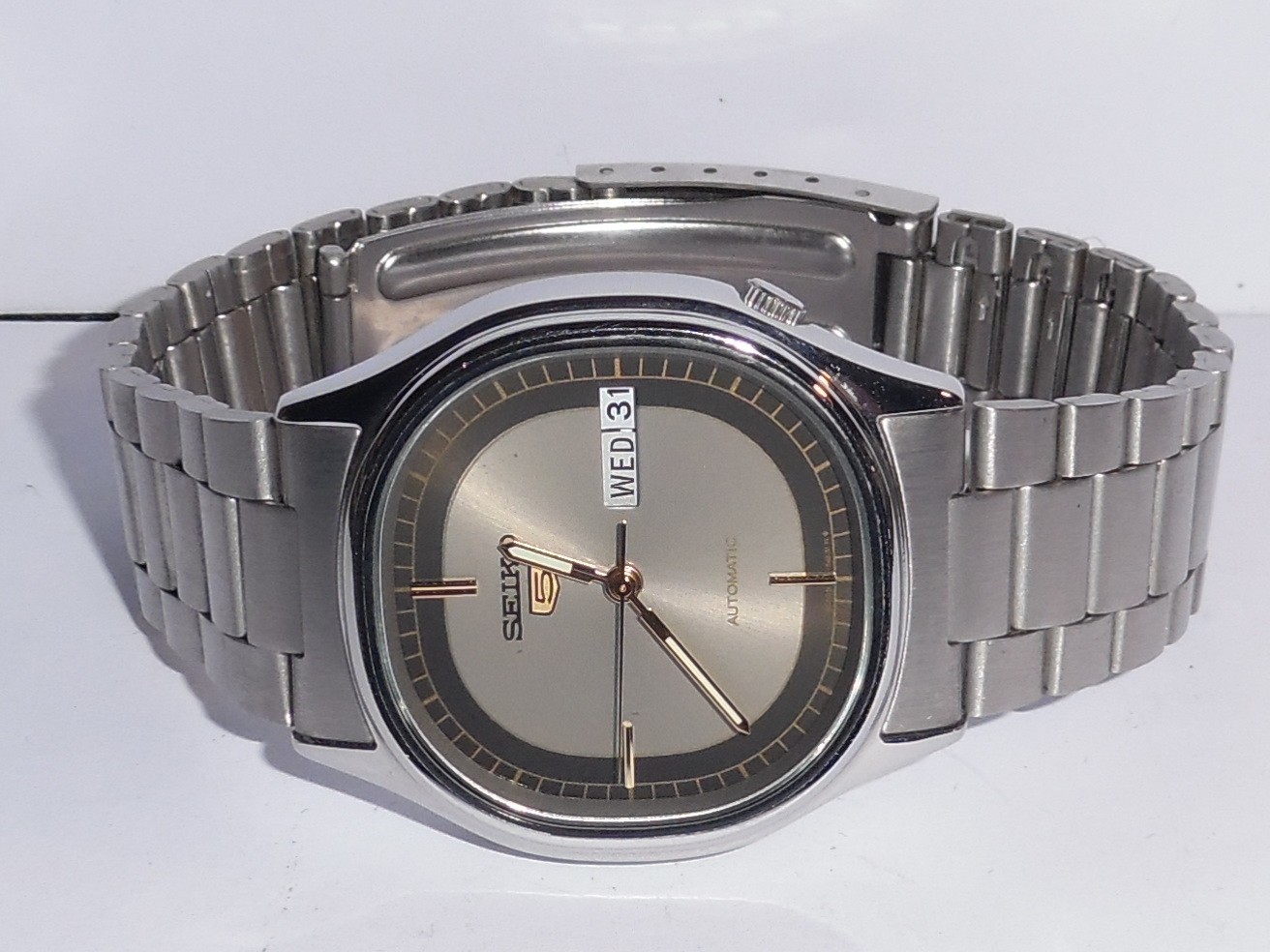 w/DAY/DATE. 17 SEIKO 5 AUTOMATIC WORKING VINTAGE WRISTWATCH 6309-5820, JEWEL - VintageWatches.PK w/DAY/DATE. 17 SEIKO 5 AUTOMATIC WORKING VINTAGE WRISTWATCH 6309-5820, JEWEL - vintagewatches.pk